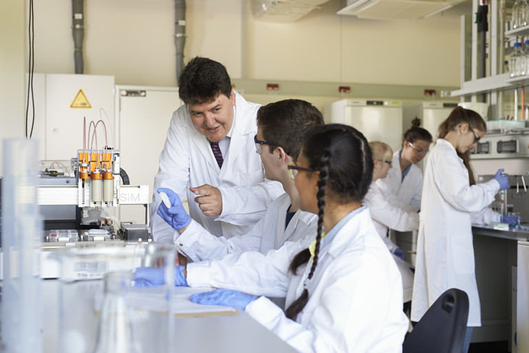 Beitragsbild für Laborpraktika