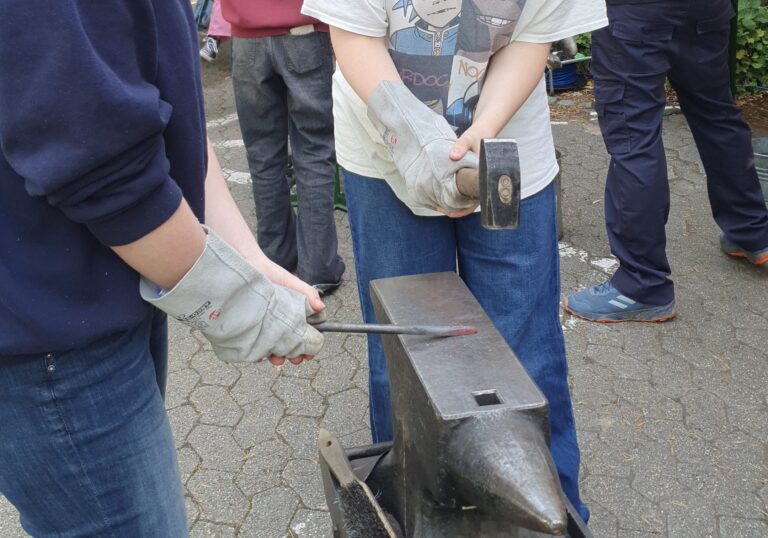 Nägel mit Köpfen am Fridericianum – No. 2